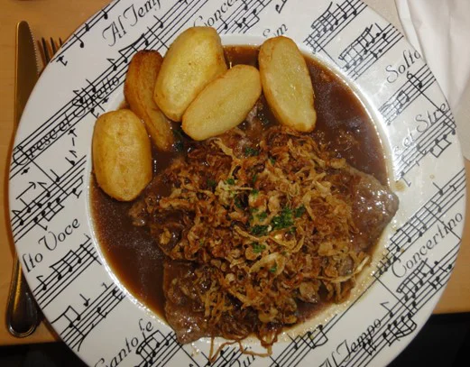 Der „Altwiener Zwiebelrostbraten“ Eine heimliche Wiener Gaumenfreude